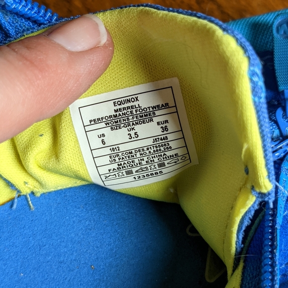 Merrell Air Cushion Sneakers. EUC. Size 6. - Picture 2 of 11